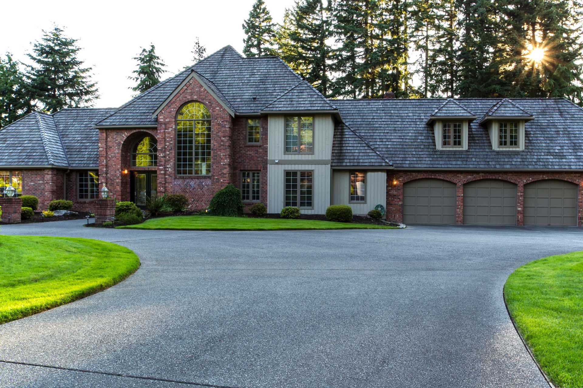 Pros and Cons of Choosing Asphalt for Your Driveway